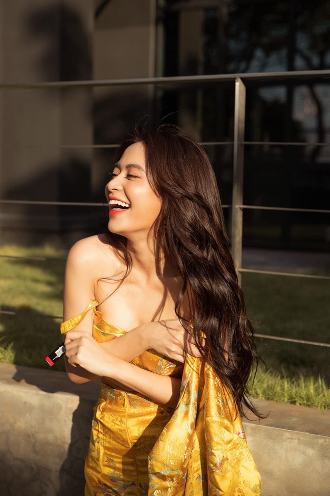 Chỉ uốn éo và lăn lê trên ghế, Hoàng Thùy Linh cũng đủ khiến dân tình trầm trồ 6 Chỉ uốn éo và lăn lê trên ghế, Hoàng Thùy Linh cũng đủ khiến dân tình trầm trồ 6