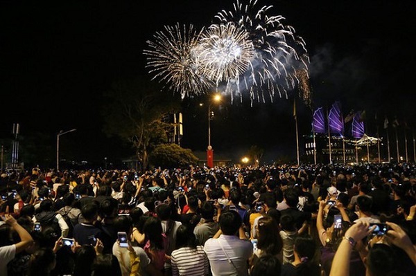 Dịch Covid-19 bùng phát, hàng loạt tỉnh thành rút bớt địa điểm bắn pháo hoa 2 Dịch Covid-19 bùng phát, hàng loạt tỉnh thành rút bớt địa điểm bắn pháo hoa 2