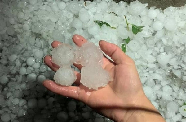 Trong cơn dông cần đề phòng lốc, mưa đá Trong cơn dông cần đề phòng lốc, mưa đá
