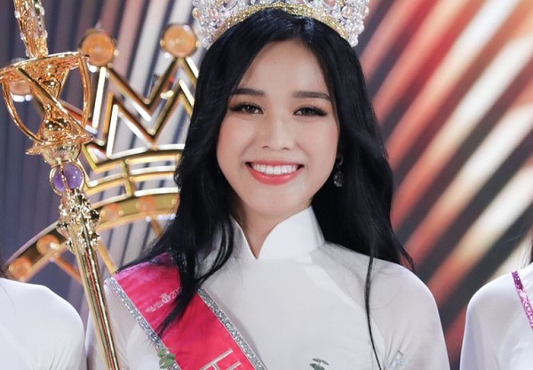 Đỗ Thị Hà bị soi gương mặt không son phấn, nhan sắc liệu có xứng danh Hoa hậu 5 Đỗ Thị Hà bị soi gương mặt không son phấn, nhan sắc liệu có xứng danh Hoa hậu 5
