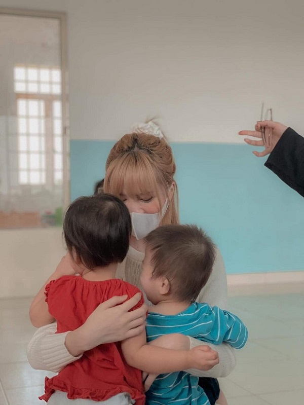 Tin tức Sao Việt giải trí hot nhất MXH 24h: Hari Won lộ bụng lùm xùm, Hải Băng bị trộm cây mai trăm triệu 6