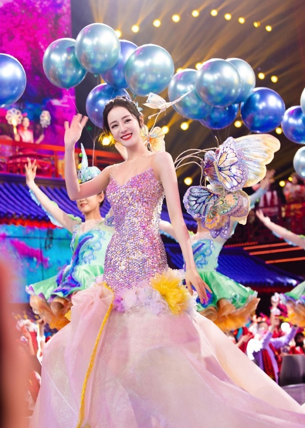 Địch Lệ Nhiệt Ba khai xuân bằng bộ ảnh hóa 'tiên nữ bươm bướm' đẹp hút hồn 7 Địch Lệ Nhiệt Ba khai xuân bằng bộ ảnh hóa 'tiên nữ bươm bướm' đẹp hút hồn 7