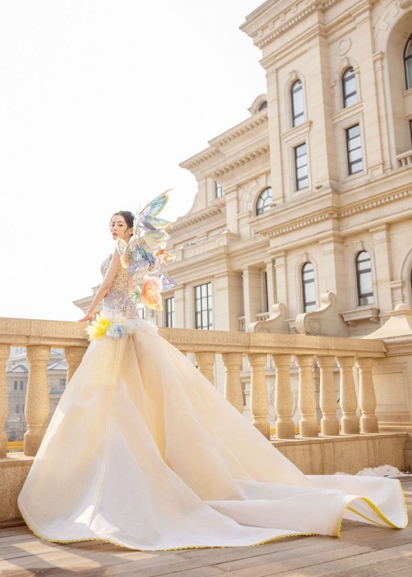 Địch Lệ Nhiệt Ba khai xuân bằng bộ ảnh hóa 'tiên nữ bươm bướm' đẹp hút hồn 5 Địch Lệ Nhiệt Ba khai xuân bằng bộ ảnh hóa 'tiên nữ bươm bướm' đẹp hút hồn 5