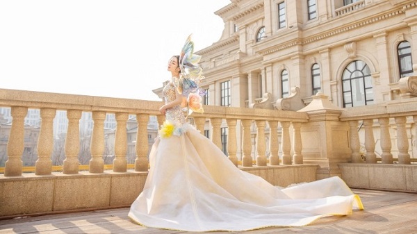 Địch Lệ Nhiệt Ba khai xuân bằng bộ ảnh hóa 'tiên nữ bươm bướm' đẹp hút hồn 3 Địch Lệ Nhiệt Ba khai xuân bằng bộ ảnh hóa 'tiên nữ bươm bướm' đẹp hút hồn 3