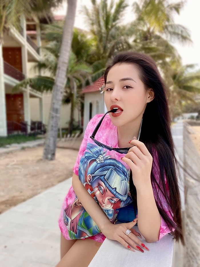 Ngân 98 xuất hiện đầy thanh lịch ngày đầu năm mới, nói không với khoe thân phản cảm 3 Ngân 98 xuất hiện đầy thanh lịch ngày đầu năm mới, nói không với khoe thân phản cảm 3