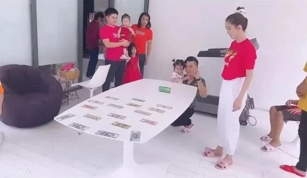 Tin Sao Việt giải trí MXH hot nhất 24h: Lệ Quyên lộ bụng lùm xùm, Ngọc Trinh thục nữ ngày Tết 3 Tin Sao Việt giải trí MXH hot nhất 24h: Lệ Quyên lộ bụng lùm xùm, Ngọc Trinh thục nữ ngày Tết 3