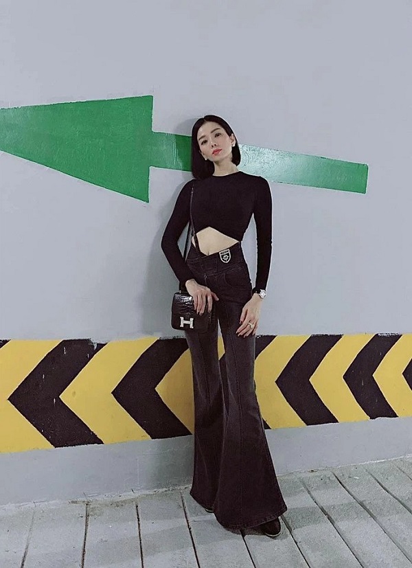 Vừa công khai hẹn hò Lâm Bảo Châu, Lệ Quyên đã để lộ vòng 2 lùm xùm như mang bầu 4 Vừa công khai hẹn hò Lâm Bảo Châu, Lệ Quyên đã để lộ vòng 2 lùm xùm như mang bầu 4
