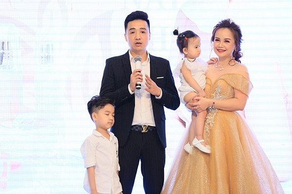 Trước khi bị tố cáo ngoại tình, 'cô Xuyến' Hoàng Yến từng 'yêu thương không kể hết' với người chồng thứ 4 3 Trước khi bị tố cáo ngoại tình, 'cô Xuyến' Hoàng Yến từng 'yêu thương không kể hết' với người chồng thứ 4 3