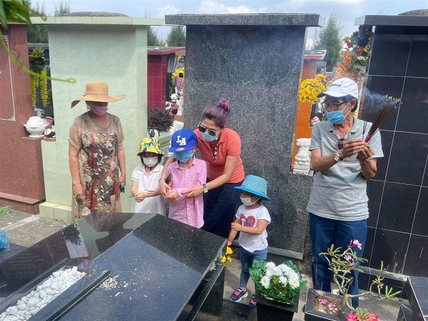 Con trai Ngô Kiến Huy về Việt Nam ăn Tết, dân tình tò mò phản ứng của bố đẻ 4 Con trai Ngô Kiến Huy về Việt Nam ăn Tết, dân tình tò mò phản ứng của bố đẻ 4