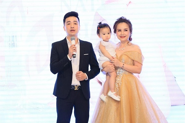 Hôn nhân dài như sớ của 'cô Xuyến' Hoàng Yến 4 đời chồng: Yêu toàn trai trẻ và chủ động chia tay 2 Hôn nhân dài như sớ của 'cô Xuyến' Hoàng Yến 4 đời chồng: Yêu toàn trai trẻ và chủ động chia tay 2