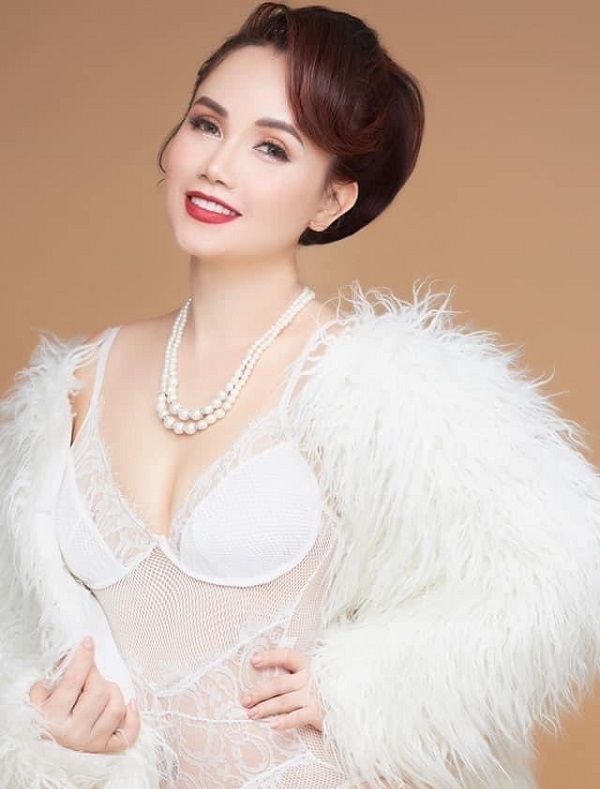 Hôn nhân dài như sớ của 'cô Xuyến' Hoàng Yến 4 đời chồng: Yêu toàn trai trẻ và chủ động chia tay 1 Hôn nhân dài như sớ của 'cô Xuyến' Hoàng Yến 4 đời chồng: Yêu toàn trai trẻ và chủ động chia tay 1