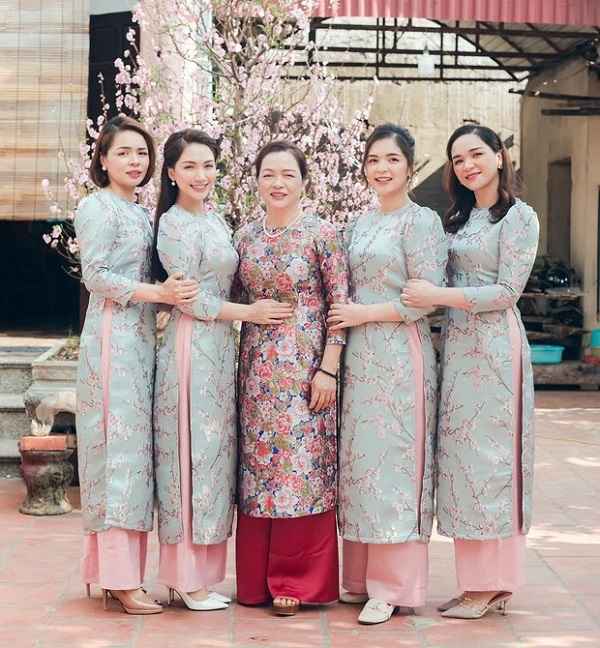 Không muốn ồn ào nhưng Hoà Minzy vẫn phải lên tiếng khi ảnh gia đình bị đem ra bàn luận 4 Không muốn ồn ào nhưng Hoà Minzy vẫn phải lên tiếng khi ảnh gia đình bị đem ra bàn luận 4