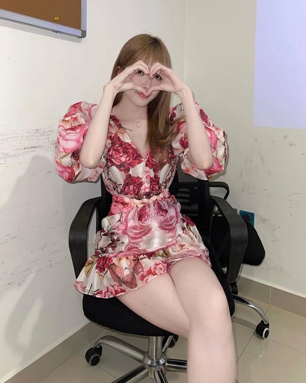 Thiều Bảo Trâm đăng ảnh rạng rỡ, antifan liền vào tố cố tình photoshop chân tay cho gầy 2 Thiều Bảo Trâm đăng ảnh rạng rỡ, antifan liền vào tố cố tình photoshop chân tay cho gầy 2