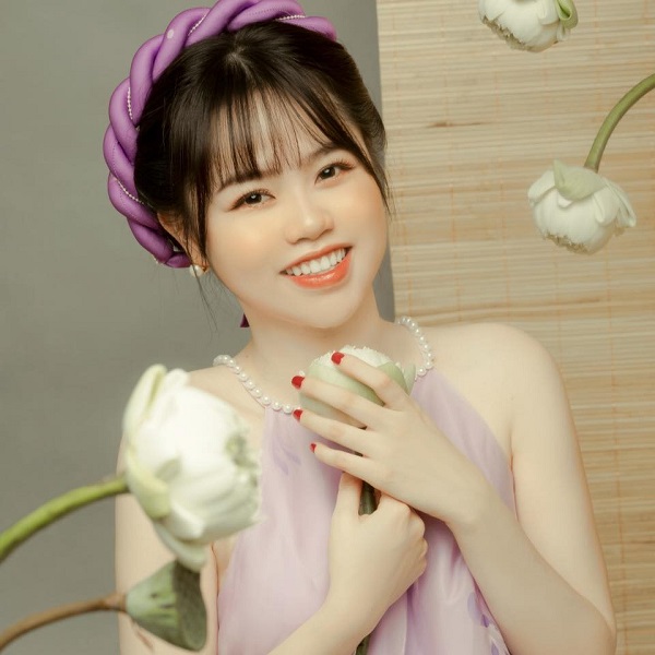 Chia tay Quang Hải, Huỳnh Anh bị nghi can thiệp 'dao kéo' để có vòng một ngộp thở 4 Chia tay Quang Hải, Huỳnh Anh bị nghi can thiệp 'dao kéo' để có vòng một ngộp thở 4