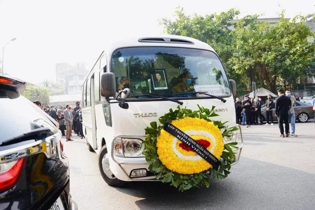 Sao Việt mắt đỏ hoe, nghẹn ngào chào tạm biệt NSND Hoàng Dũng 10 Sao Việt mắt đỏ hoe, nghẹn ngào chào tạm biệt NSND Hoàng Dũng 10