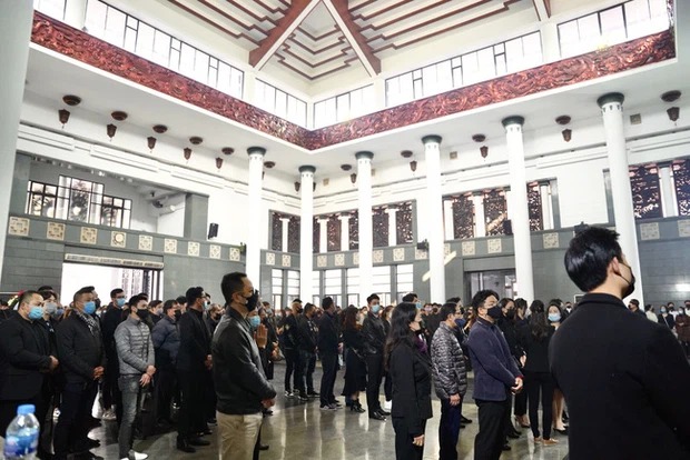 Sao Việt mắt đỏ hoe, nghẹn ngào chào tạm biệt NSND Hoàng Dũng 3 Sao Việt mắt đỏ hoe, nghẹn ngào chào tạm biệt NSND Hoàng Dũng 3