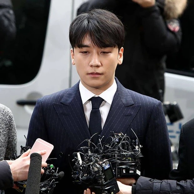 Tin Sao Hàn 24h: Công tố tung bằng chứng bắt Seungri phải nhận tội, G-Dragon vung thẻ đen bao trọn bạn cùng doanh trại 1 Tin Sao Hàn 24h: Công tố tung bằng chứng bắt Seungri phải nhận tội, G-Dragon vung thẻ đen bao trọn bạn cùng doanh trại 1