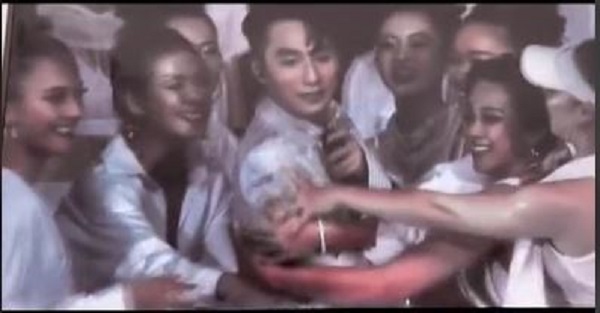 Hết bị soi đạo nhạc, Sơn Tùng M-TP lại bị tố bắt chước cả phong cách của G-Dragon 4 Hết bị soi đạo nhạc, Sơn Tùng M-TP lại bị tố bắt chước cả phong cách của G-Dragon 4