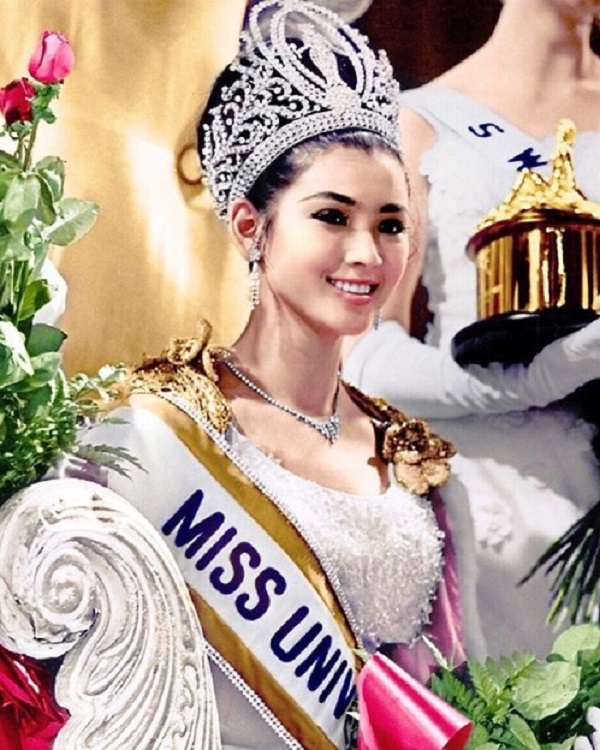 Nhan sắc đẹp không tì vết tuổi 74 của Hoa hậu Hoàn vũ thế giới người Thái Lan  3