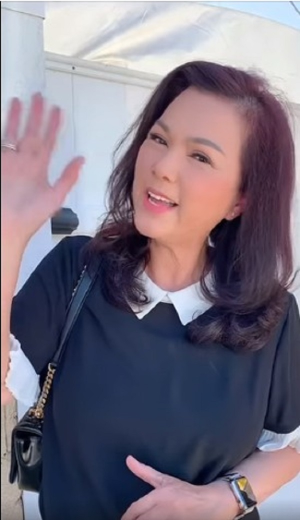Tin Sao Việt hot nhất MXH 24h: Ca sĩ Phương Loan tươi cười trở lại, Tư gia 50 tỷ của Mạc Văn Khoa 1 Tin Sao Việt hot nhất MXH 24h: Ca sĩ Phương Loan tươi cười trở lại, Tư gia 50 tỷ của Mạc Văn Khoa 1