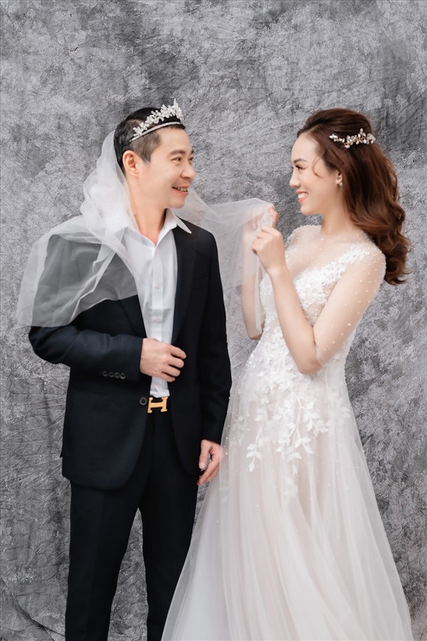 Vợ 3 của Công Lý gây cười với màn đòi quà trá hình ngày 8/3 4 Vợ 3 của Công Lý gây cười với màn đòi quà trá hình ngày 8/3 4