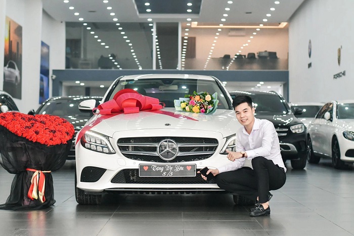 'Soái ca' Hà Nam lén lút xem Mercedes-Benz rồi ship về tận cửa tặng vợ  1