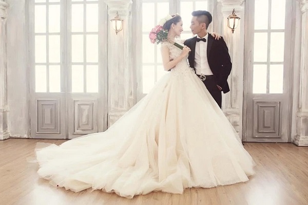 Khánh Thi kể về 'điềm báo' trùng hợp ngày 'phù thủy trang điểm' Phan Minh Lộc từ giã cõi đời 4 Khánh Thi kể về 'điềm báo' trùng hợp ngày 'phù thủy trang điểm' Phan Minh Lộc từ giã cõi đời 4