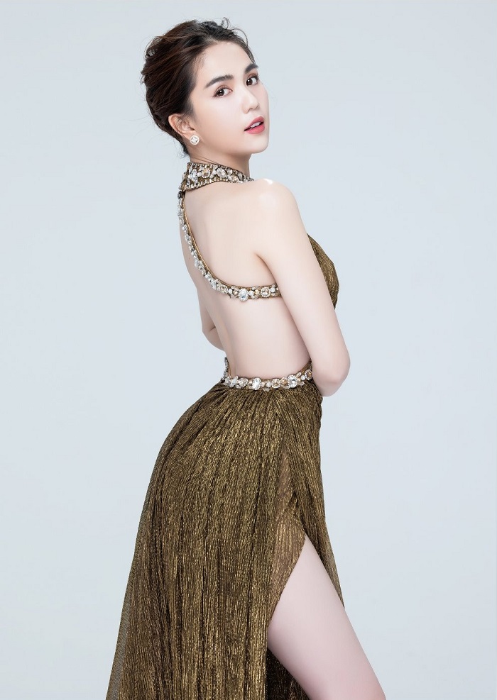 Ngọc Trinh chứng minh đẳng cấp 'nữ hoàng nội y', khoe lưng trần mướt mắt 4 Ngọc Trinh chứng minh đẳng cấp 'nữ hoàng nội y', khoe lưng trần mướt mắt 4