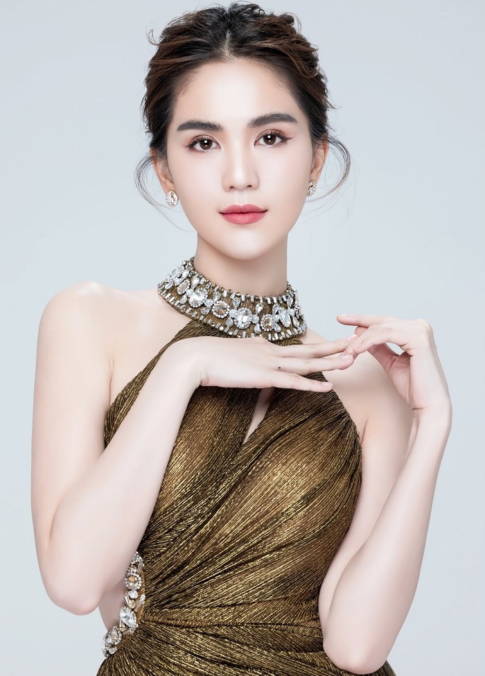 Ngọc Trinh chứng minh đẳng cấp 'nữ hoàng nội y', khoe lưng trần mướt mắt 1 Ngọc Trinh chứng minh đẳng cấp 'nữ hoàng nội y', khoe lưng trần mướt mắt 1