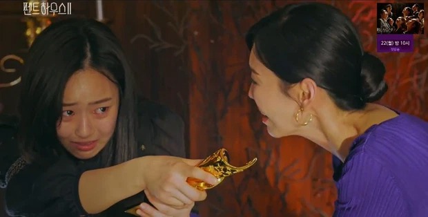 Penthouse 2 - Cuộc chiến thượng lưu tập 7 review: Ha Eun Byul bị 'tẩy não', Seok Hoon báo thù cho Ro Na 3 Penthouse 2 - Cuộc chiến thượng lưu tập 7 review: Ha Eun Byul bị 'tẩy não', Seok Hoon báo thù cho Ro Na 3