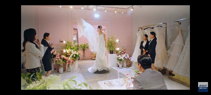 Penthouse 2 tập 8 - Cuộc chiến thượng lưu: Cheon Seo Jin bị hốt lên đồn vì nhận tội thay con gái? 4 Penthouse 2 tập 8 - Cuộc chiến thượng lưu: Cheon Seo Jin bị hốt lên đồn vì nhận tội thay con gái? 4