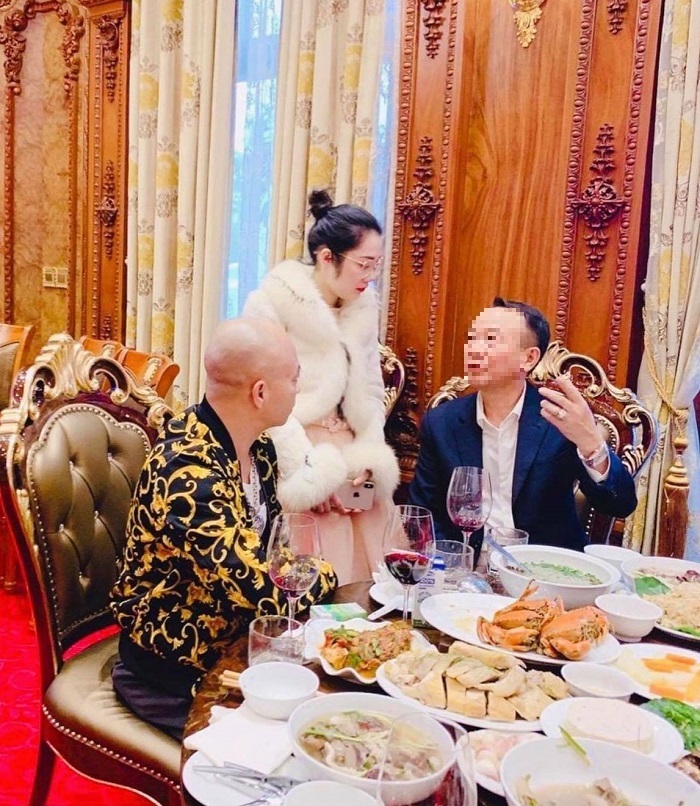 Không còn bố mẹ 'chống lưng', ái nữ Đường Nhuệ ẩn ý 'lòng người thâm sâu khó lường' 3 Không còn bố mẹ 'chống lưng', ái nữ Đường Nhuệ ẩn ý 'lòng người thâm sâu khó lường' 3