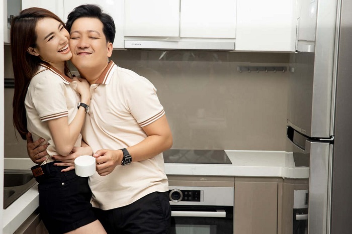 Trường Giang nắm chặt tay Nhã Phương không rời trong bộ ảnh mới 1 Trường Giang nắm chặt tay Nhã Phương không rời trong bộ ảnh mới 1