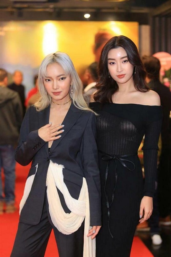 Đỗ Mỹ Linh phạm lỗi hớ hênh khi đứng trước ống kính, pha chống ngại mới thật sự đỉnh cao 3 Đỗ Mỹ Linh phạm lỗi hớ hênh khi đứng trước ống kính, pha chống ngại mới thật sự đỉnh cao 3