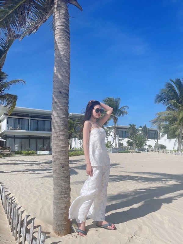 Ninh Dương Lan Ngọc nhập cuộc đường đua áo tắm, lập tức bị soi chi tiết sai sai 5 Ninh Dương Lan Ngọc nhập cuộc đường đua áo tắm, lập tức bị soi chi tiết sai sai 5