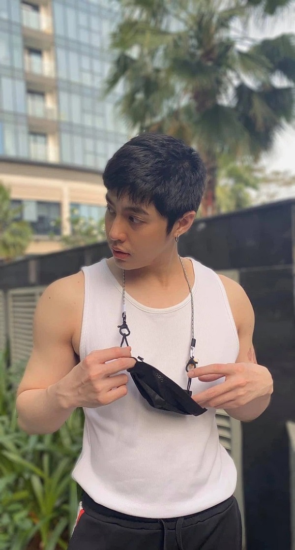 'Chồng' Mai Phương Thúy tung ảnh điểm 10 cơ bắp, lập tức bị soi chi tiết sai sai 5 'Chồng' Mai Phương Thúy tung ảnh điểm 10 cơ bắp, lập tức bị soi chi tiết sai sai 5