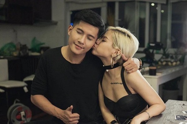 Trước khi chuyển sang yêu Lệ Quyên, Lâm Bảo Châu cũng từng say đắm đàn chị hơn 2 tuổi 2 Trước khi chuyển sang yêu Lệ Quyên, Lâm Bảo Châu cũng từng say đắm đàn chị hơn 2 tuổi 2