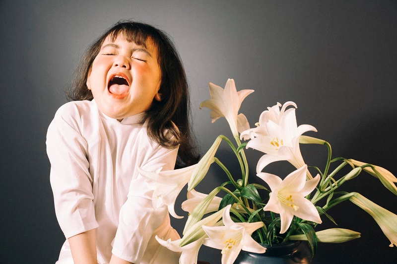 Bộ ảnh em bé bên hoa loa kèn khiến dân mạng cười nghiêng ngả 9 Bộ ảnh em bé bên hoa loa kèn khiến dân mạng cười nghiêng ngả 9