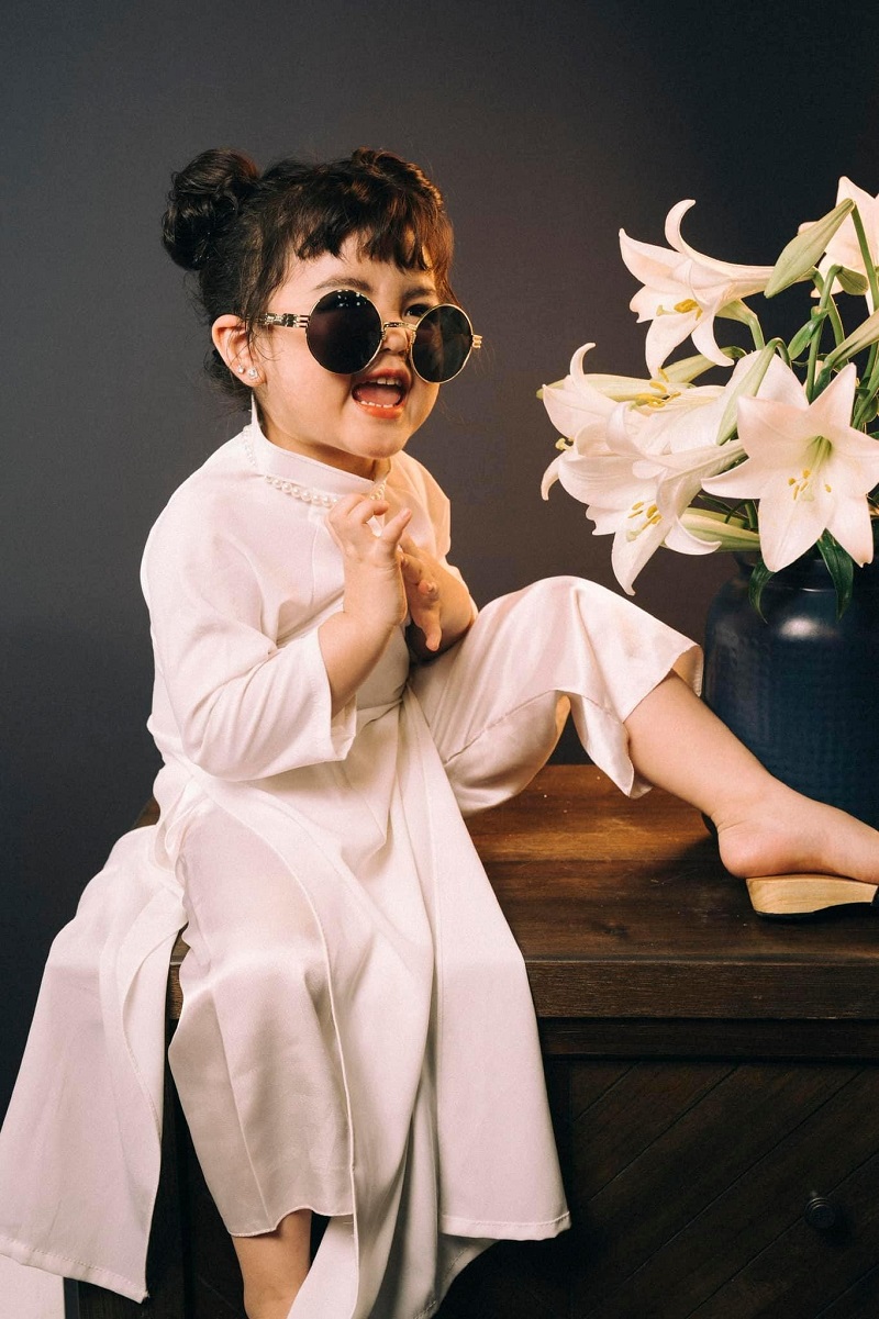 Bộ ảnh em bé bên hoa loa kèn khiến dân mạng cười nghiêng ngả 7 Bộ ảnh em bé bên hoa loa kèn khiến dân mạng cười nghiêng ngả 7