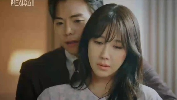 Penthouse 2 Tập 12 - Cuộc chiến thượng lưu: Seo Jin đoàn tụ với Ju Dan Tae trong tù, trợ thủ của Logan Lee nổi dậy 2 Penthouse 2 Tập 12 - Cuộc chiến thượng lưu: Seo Jin đoàn tụ với Ju Dan Tae trong tù, trợ thủ của Logan Lee nổi dậy 2