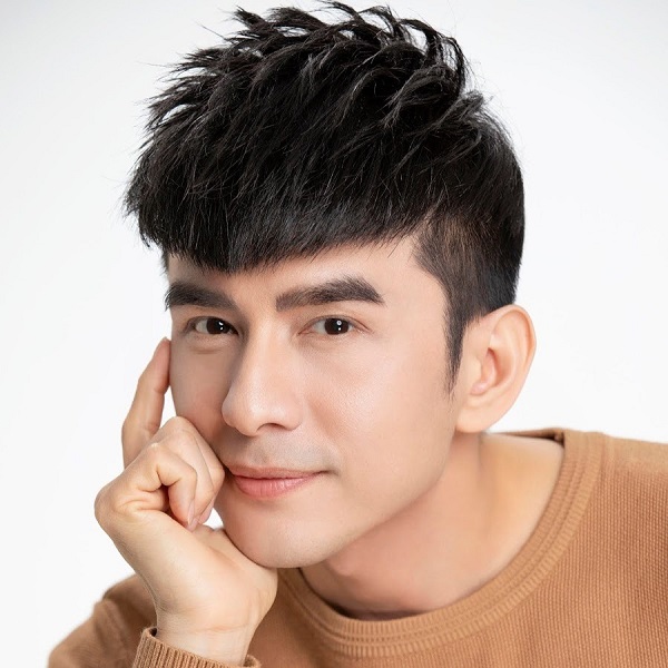Dân tình ngạc nhiên khi biết Đan Trường bằng tuổi Việt Hương 6 Dân tình ngạc nhiên khi biết Đan Trường bằng tuổi Việt Hương 6