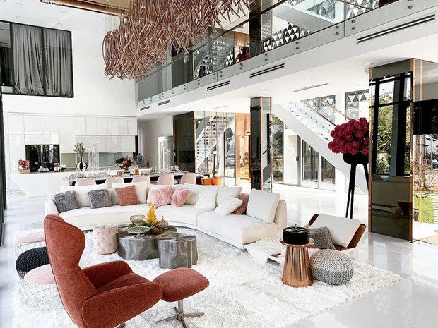 Điểm vô lý trong vụ trộm nhà Ngọc Trinh khiến nhiều người tin rằng đây chỉ là 'màn kịch' - Ảnh 1 Điểm vô lý trong vụ trộm nhà Ngọc Trinh khiến nhiều người tin rằng đây chỉ là 'màn kịch' - Ảnh 1