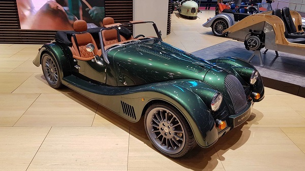 Morgan Plus Six 2021 chào hàng đại gia Việt: Giá hơn 8 tỷ, vỏ xe cổ, ruột BMW với động cơ Z4 M mạnh mẽ.