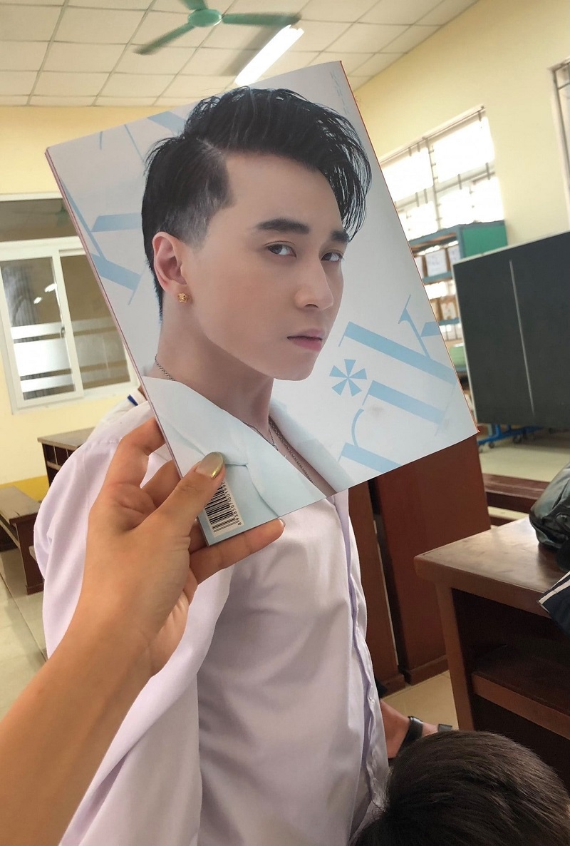 Biến lớp học thành nơi hội tụ toàn idol, học sinh thời nay quá sáng tạo 1 Biến lớp học thành nơi hội tụ toàn idol, học sinh thời nay quá sáng tạo 1
