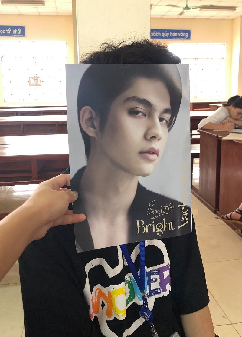 Biến lớp học thành nơi hội tụ toàn idol, học sinh thời nay quá sáng tạo 3 Biến lớp học thành nơi hội tụ toàn idol, học sinh thời nay quá sáng tạo 3