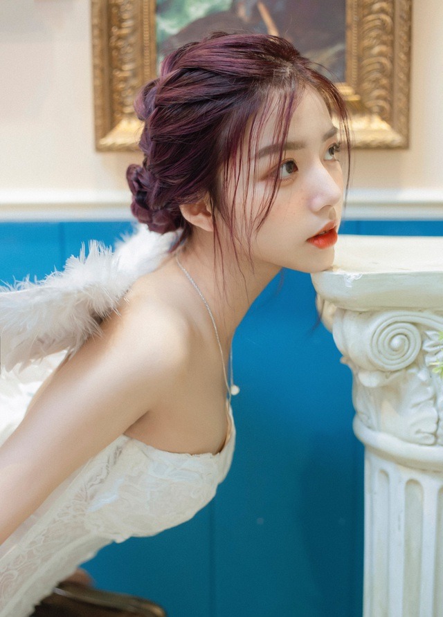 Hot girl nổi tiếng nhất ĐH Kinh tế quốc dân lấn lướt Ngọc Trinh với vòng eo 55cm 1 Hot girl nổi tiếng nhất ĐH Kinh tế quốc dân lấn lướt Ngọc Trinh với vòng eo 55cm 1