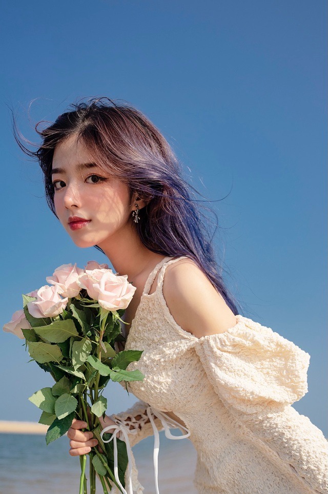Hot girl nổi tiếng nhất ĐH Kinh tế quốc dân lấn lướt Ngọc Trinh với vòng eo 55cm 2 Hot girl nổi tiếng nhất ĐH Kinh tế quốc dân lấn lướt Ngọc Trinh với vòng eo 55cm 2