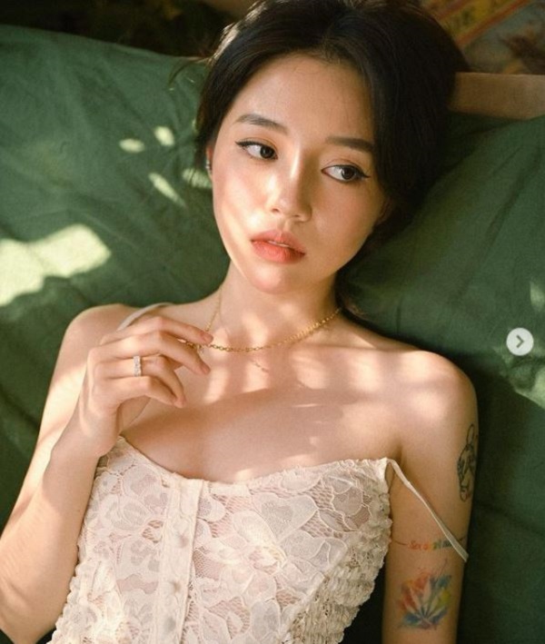 Linh Ngọc Đàm hóa 'gái hư' trong loạt ảnh mới, nhan sắc xứng đáng điểm tuyệt đối 4 Linh Ngọc Đàm hóa 'gái hư' trong loạt ảnh mới, nhan sắc xứng đáng điểm tuyệt đối 4