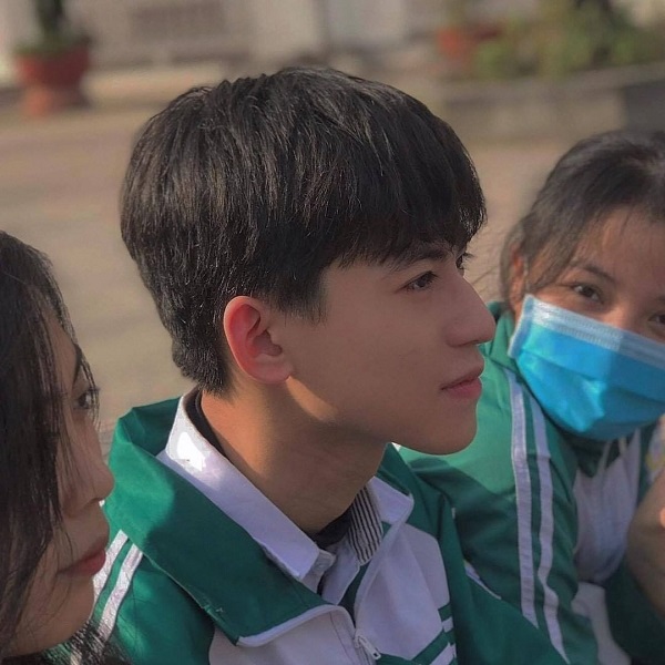 Nam sinh Hà Tĩnh nổi rần rần với bức ảnh chụp lén khoe sống mũi 'trượt thẳng vào tim em' 1 Nam sinh Hà Tĩnh nổi rần rần với bức ảnh chụp lén khoe sống mũi 'trượt thẳng vào tim em' 1