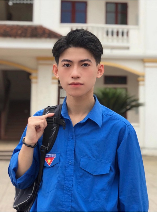 Nam sinh Hà Tĩnh nổi rần rần với bức ảnh chụp lén khoe sống mũi 'trượt thẳng vào tim em' 8 Nam sinh Hà Tĩnh nổi rần rần với bức ảnh chụp lén khoe sống mũi 'trượt thẳng vào tim em' 8